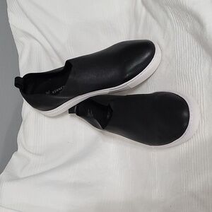 NWOT Kenneth Cole Womens Slip-on Loafers "Martina" Black Leather Sz 10N(NARROW?)